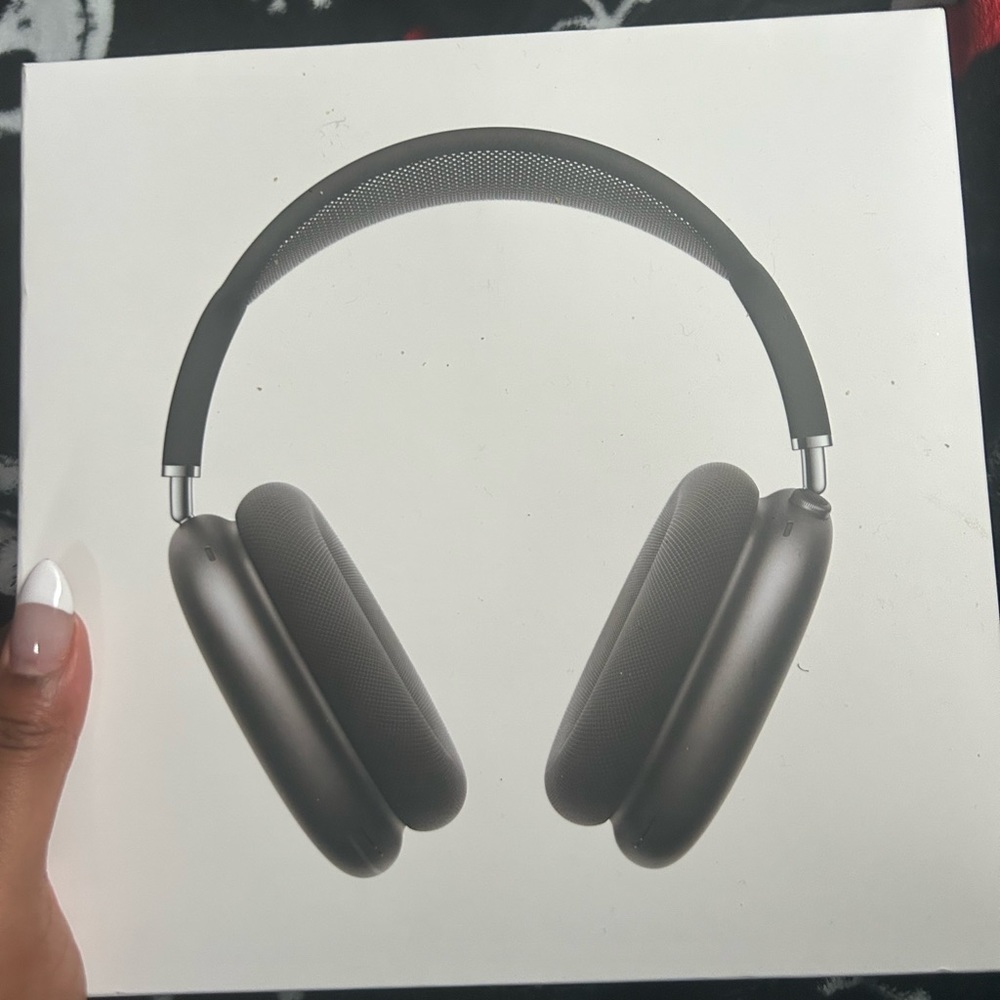 apple airpod max with box and charger only use a couple times